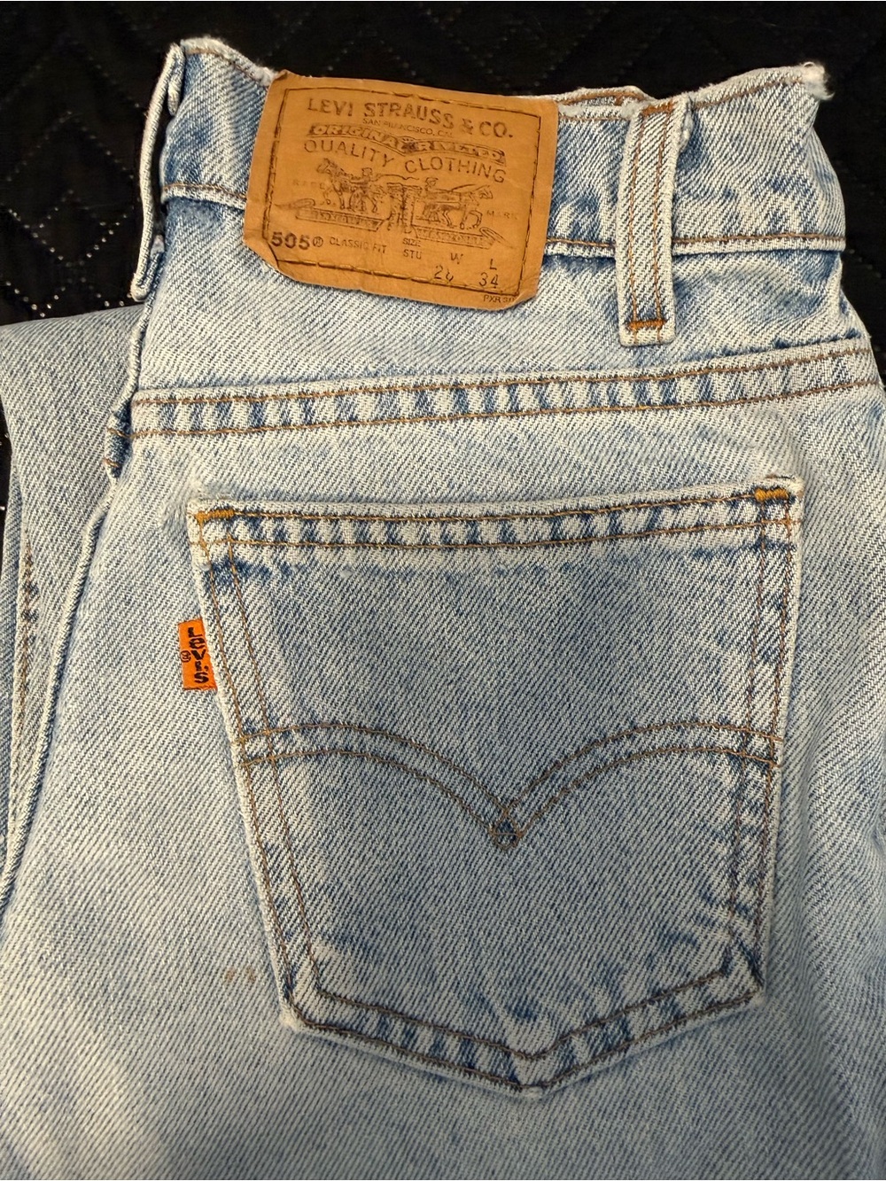 Vintage Levi's Classic Fit 505 Jeans in Light Wash Blue-28WX 34L